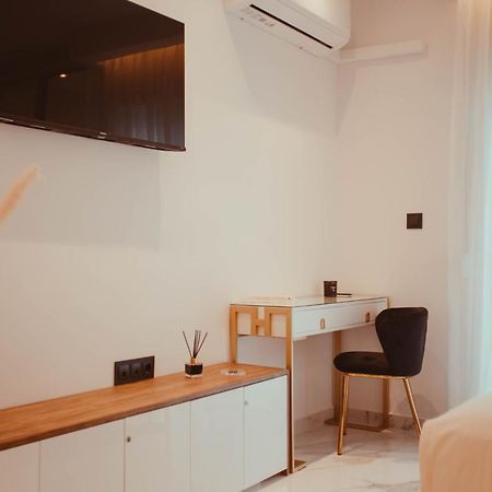 Aelia - Luxury Central Suite Alexandroupoli Bagian luar foto