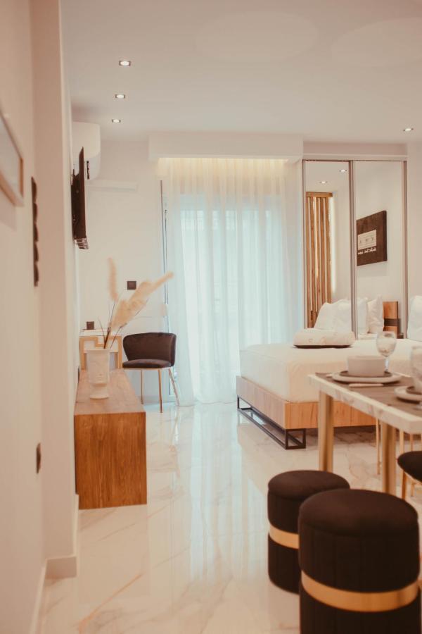 Aelia - Luxury Central Suite Alexandroupoli Bagian luar foto