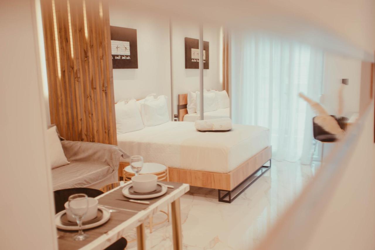 Aelia - Luxury Central Suite Alexandroupoli Bagian luar foto